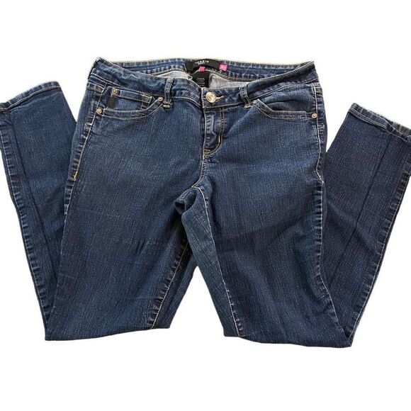 Torrid size 16R Jeans straight leg medium wash slight pulling - Picture 1 of 9
